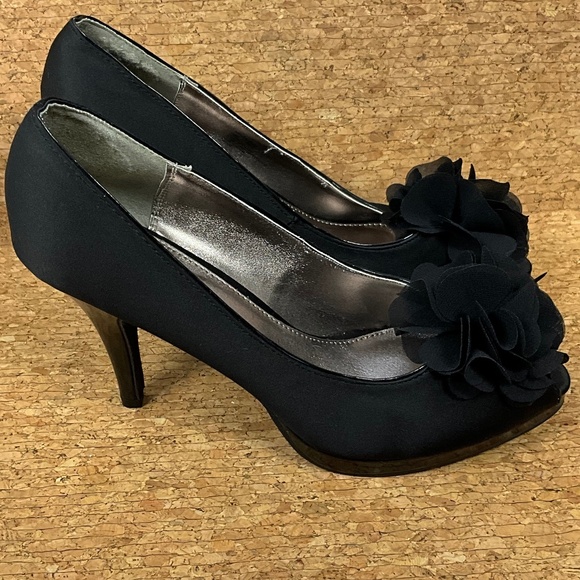 Unlisted Black Satin Peep Toe Heels Floral Platform Pumps Women’s Size 11 - Picture 1 of 12